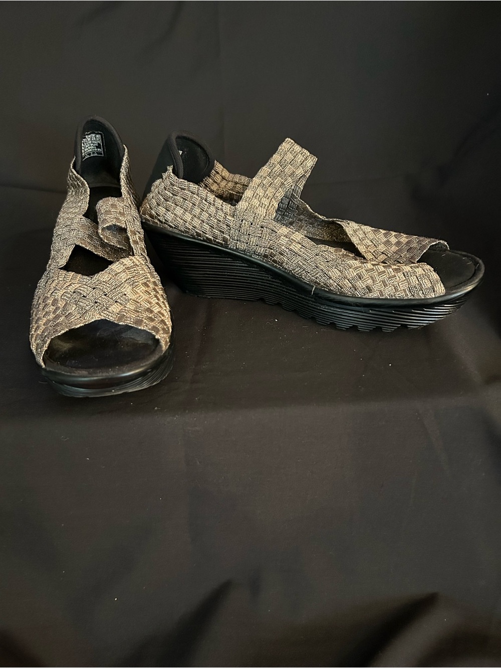 Woven Elastic wedge Sandals in Gold/Bronze